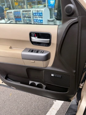Toyota Sequoia 5.7 , снимка 13