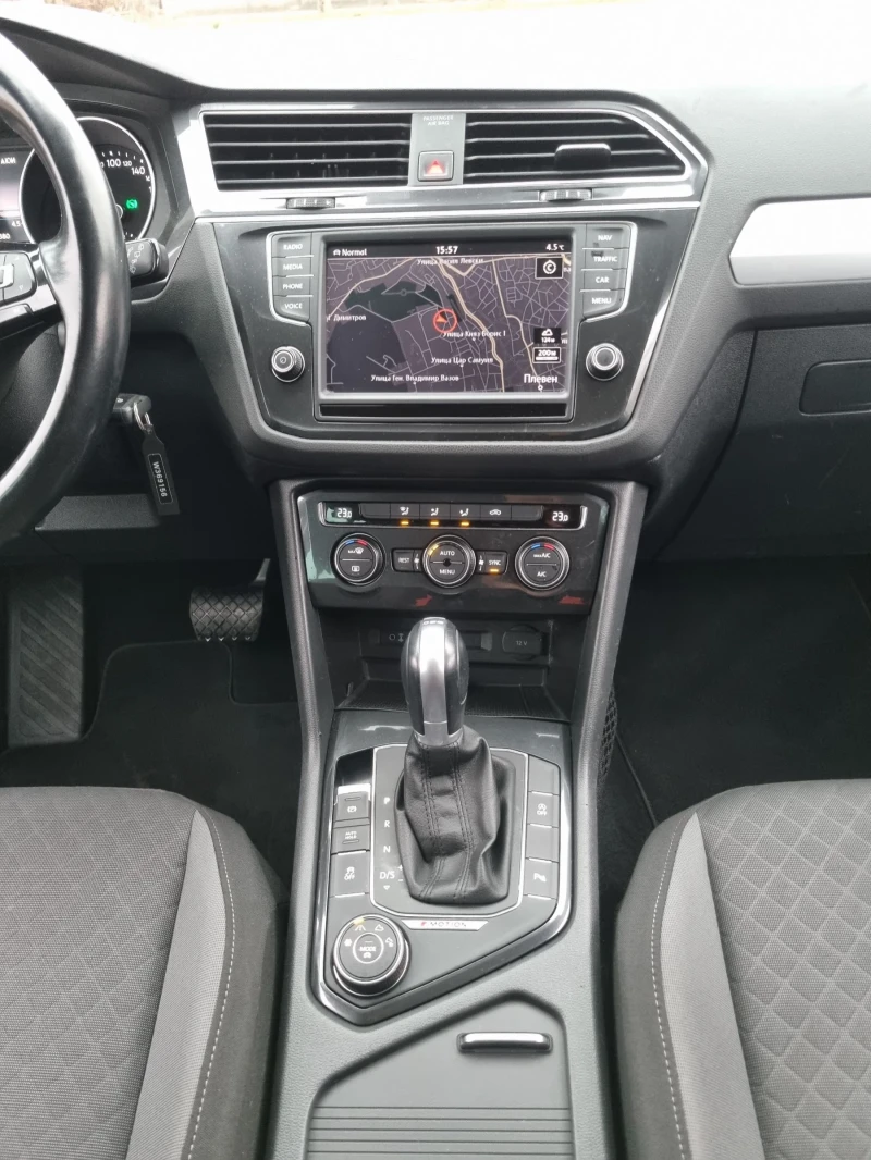 VW Tiguan 2.0TDI 4Motion Full LED Distr Assist, снимка 15 - Автомобили и джипове - 47943315