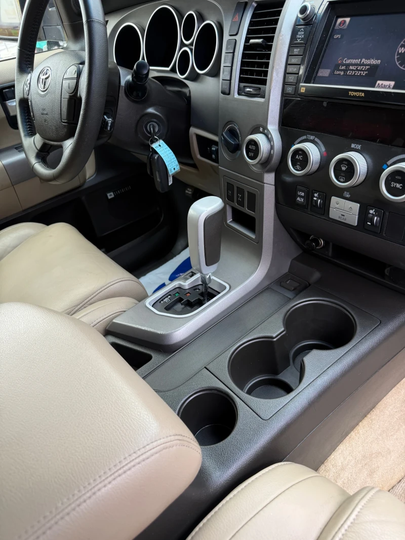 Toyota Sequoia 5.7 , снимка 16 - Автомобили и джипове - 52365850