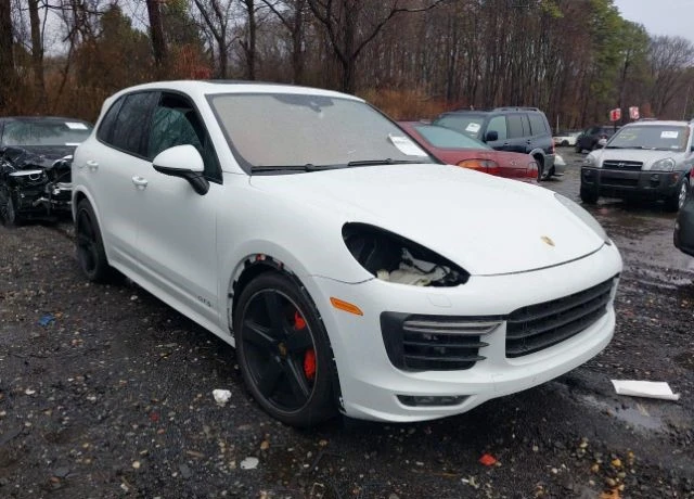 Porsche Cayenne GTS Matrix* BOSE* P.ASSIST* м.точка* памет* , снимка 3 - Автомобили и джипове - 48731227