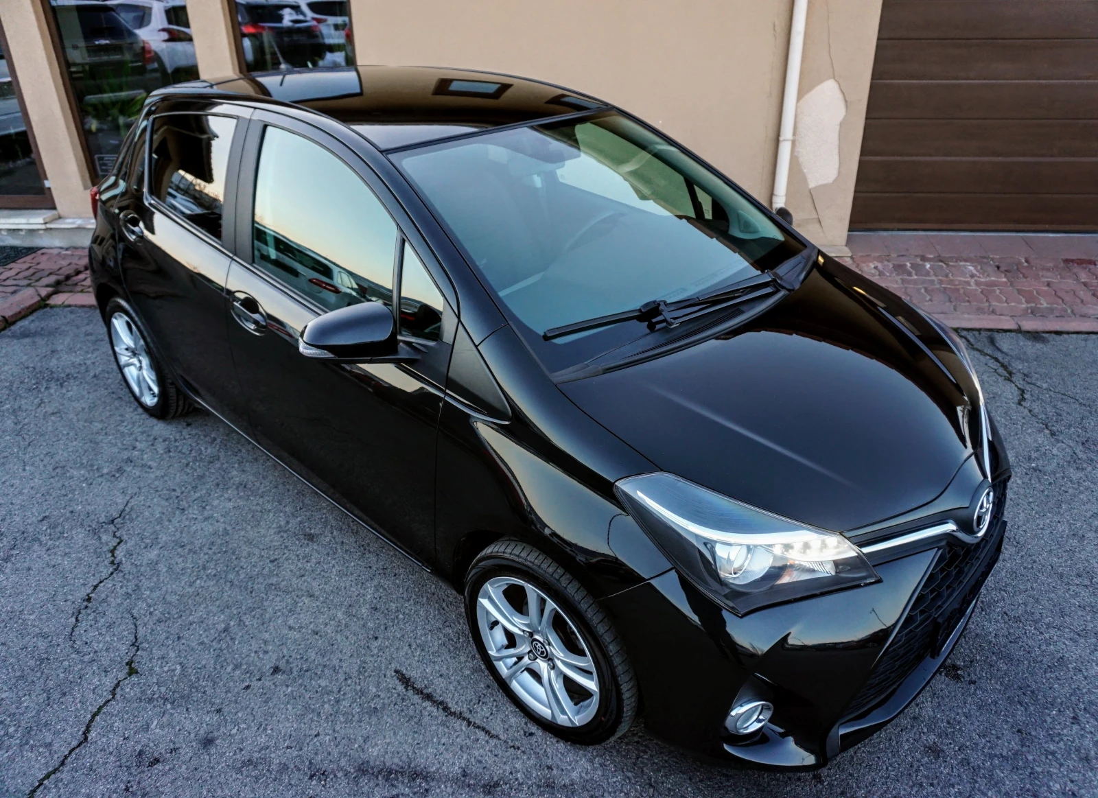 Toyota Yaris 1.4D-4D STYLE PANORAMIC ROOF - изображение 2