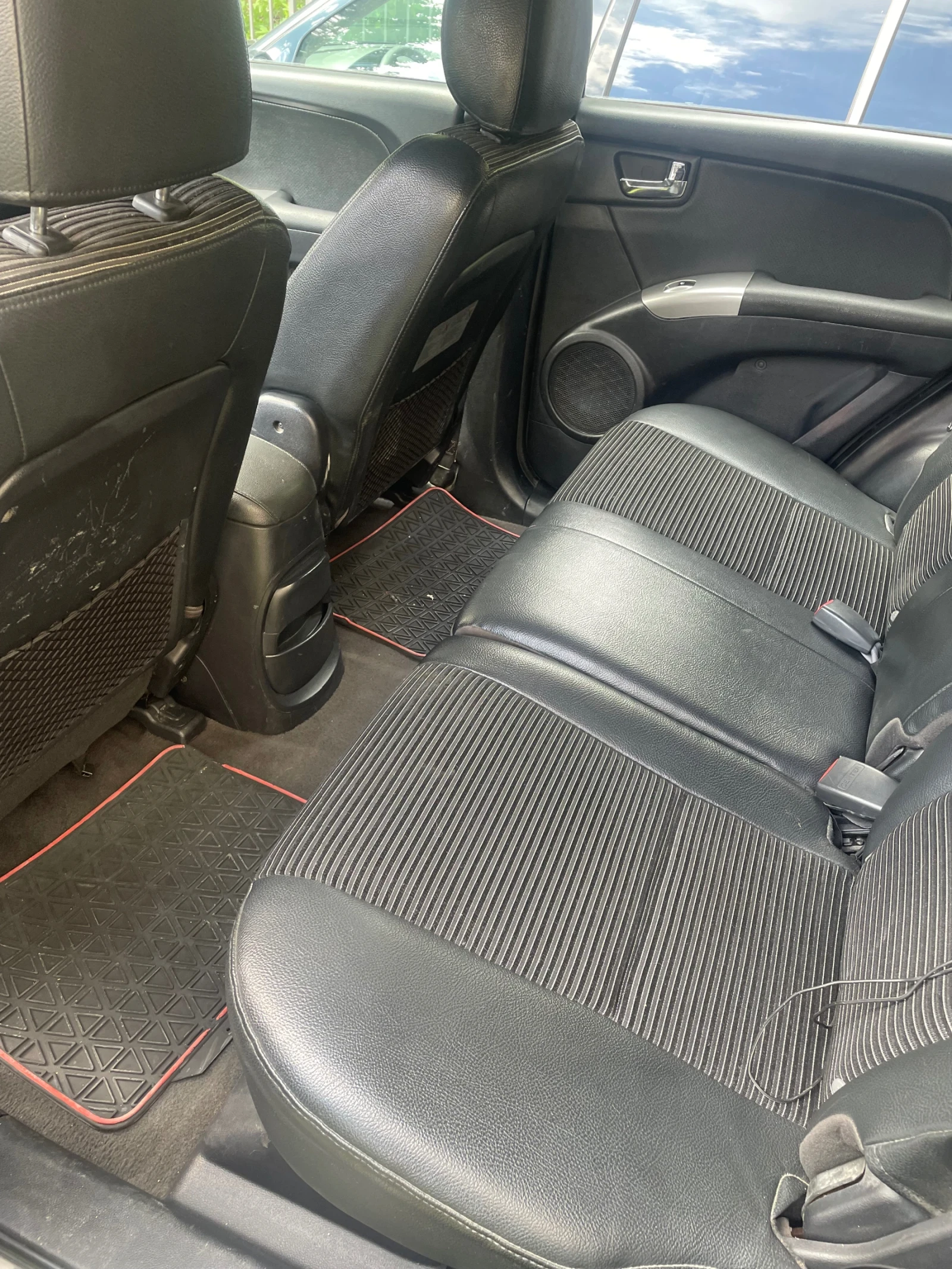 Kia Sportage 2.0 CRDI 4x4 - изображение 4
