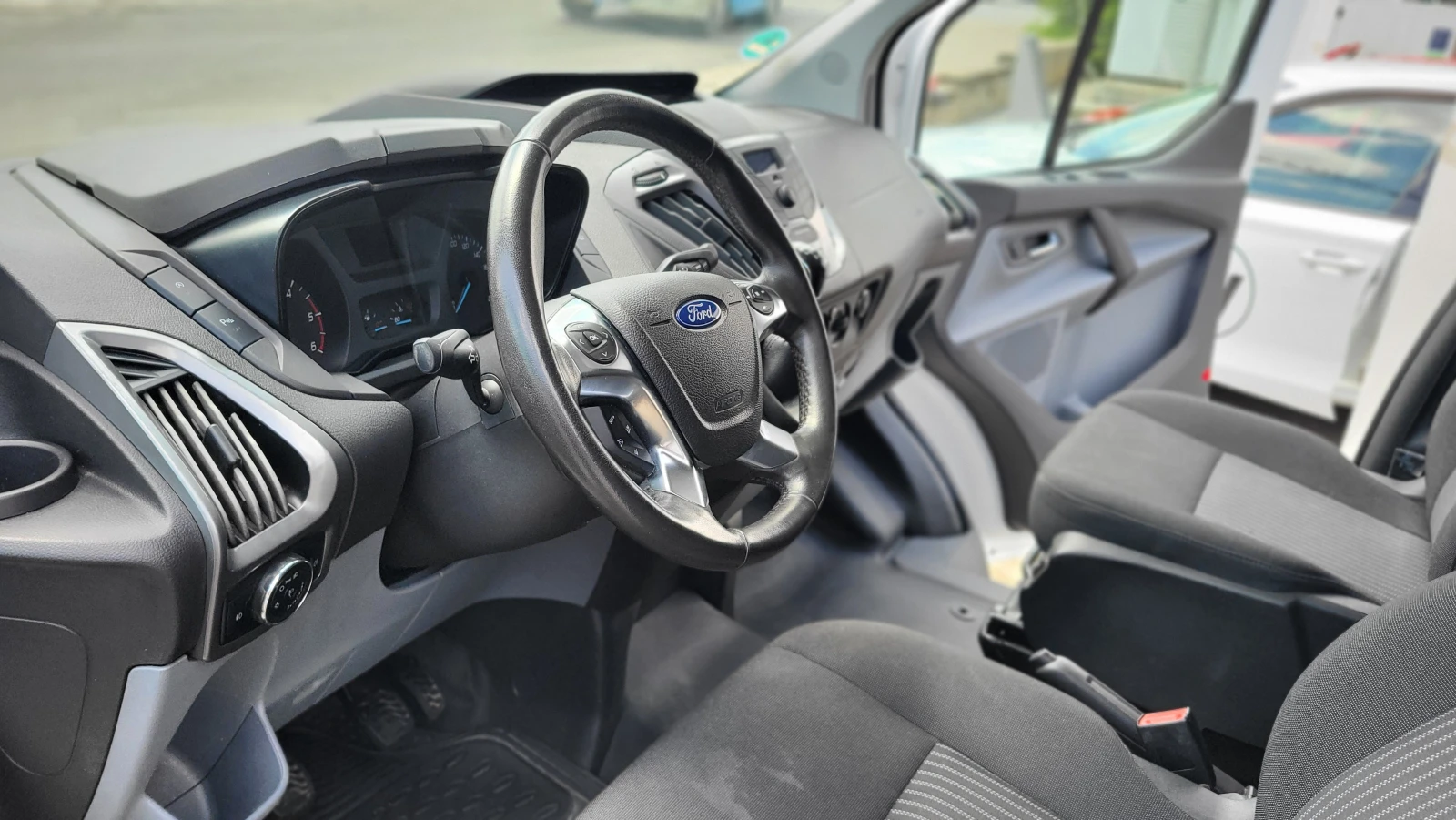Ford Transit Custom 2.0 TDI, снимка 14 - Бусове и автобуси - 54736283