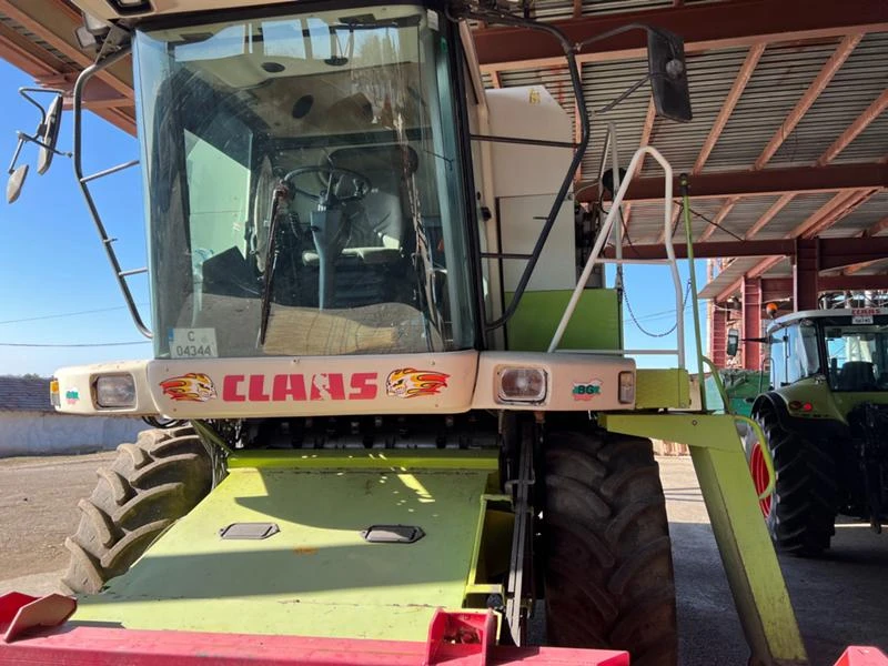 Комбайн Claas Mega 360, снимка 1 - Селскостопанска техника - 47336909