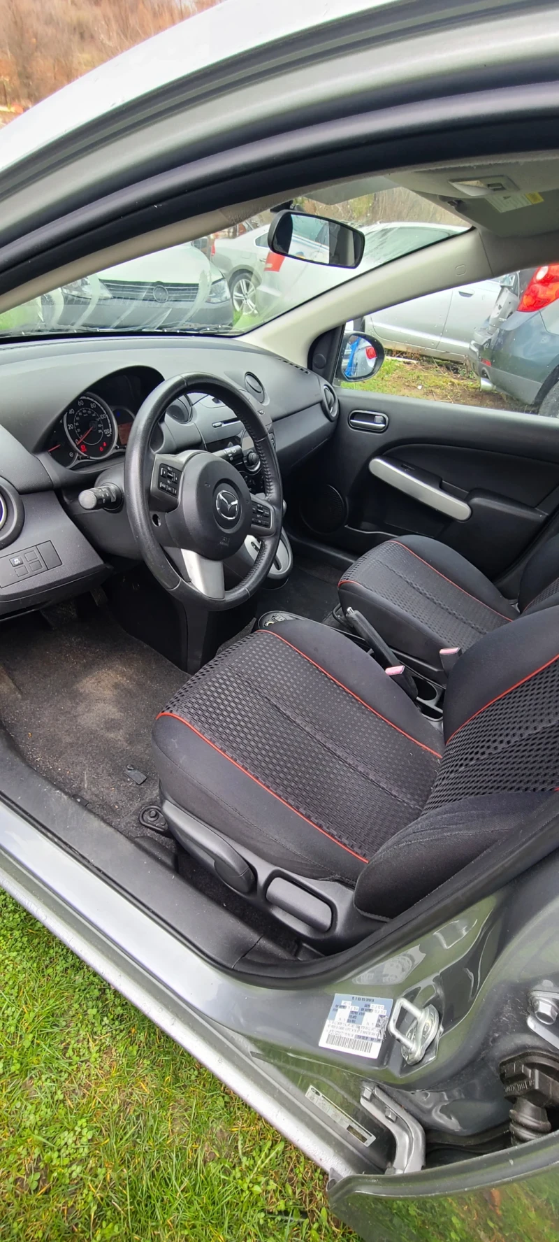 Mazda 2 1, 5i atomatic, снимка 5 - Автомобили и джипове - 52572280