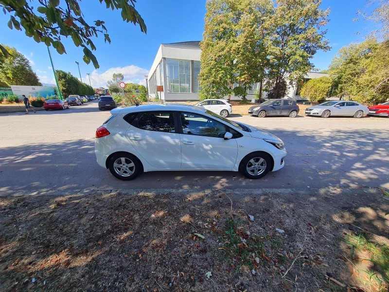 Kia Ceed 1.4 , снимка 7 - Автомобили и джипове - 47484911