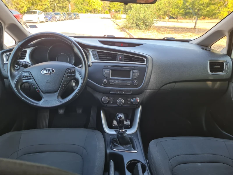 Kia Ceed 1.4 , снимка 10 - Автомобили и джипове - 47484911