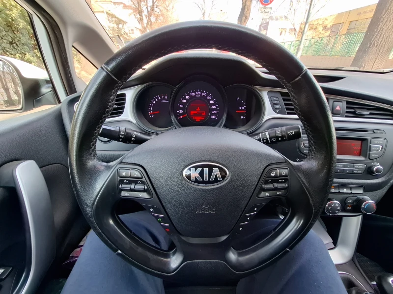 Kia Ceed 1.4 , снимка 8 - Автомобили и джипове - 49456685