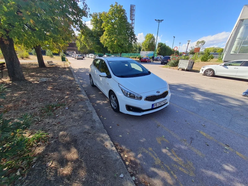 Kia Ceed 1.4 , снимка 8 - Автомобили и джипове - 47484911