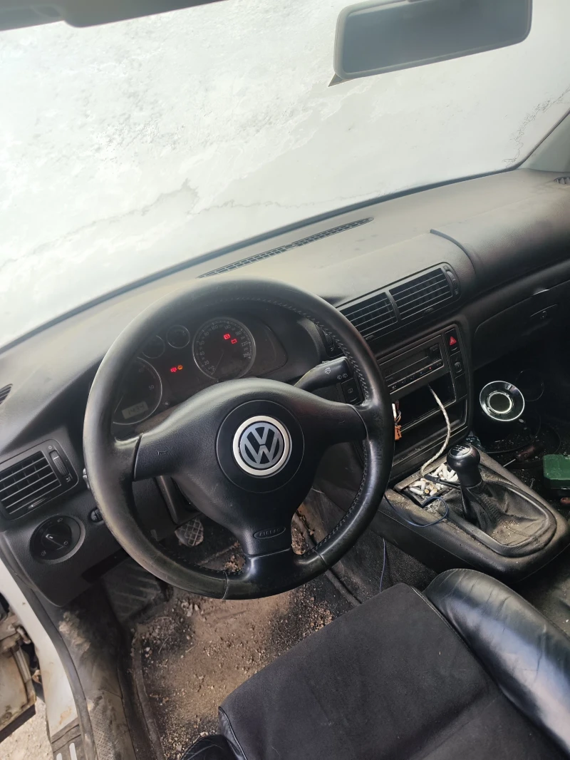 VW Passat, снимка 12 - Автомобили и джипове - 49512490