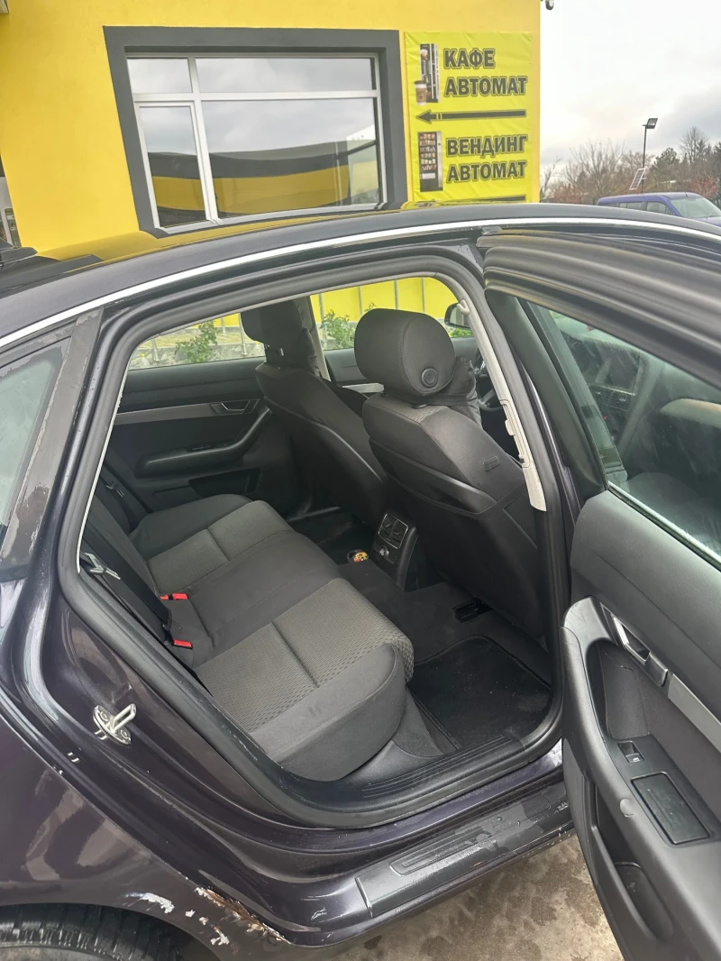 Audi A6 2.4 бензин, снимка 11 - Автомобили и джипове - 52711940