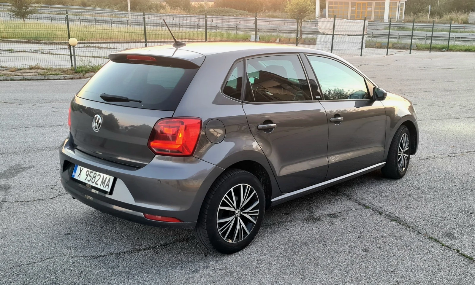 VW Polo ALLSTAR 1.4TDI 90k.c - изображение 4