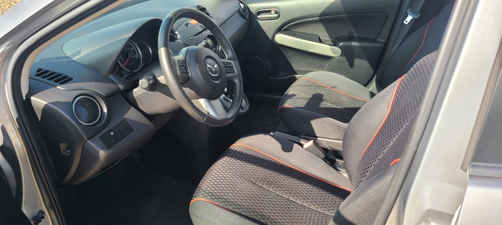 Mazda 2 1, 5i atomatic, снимка 7 - Автомобили и джипове - 52572280