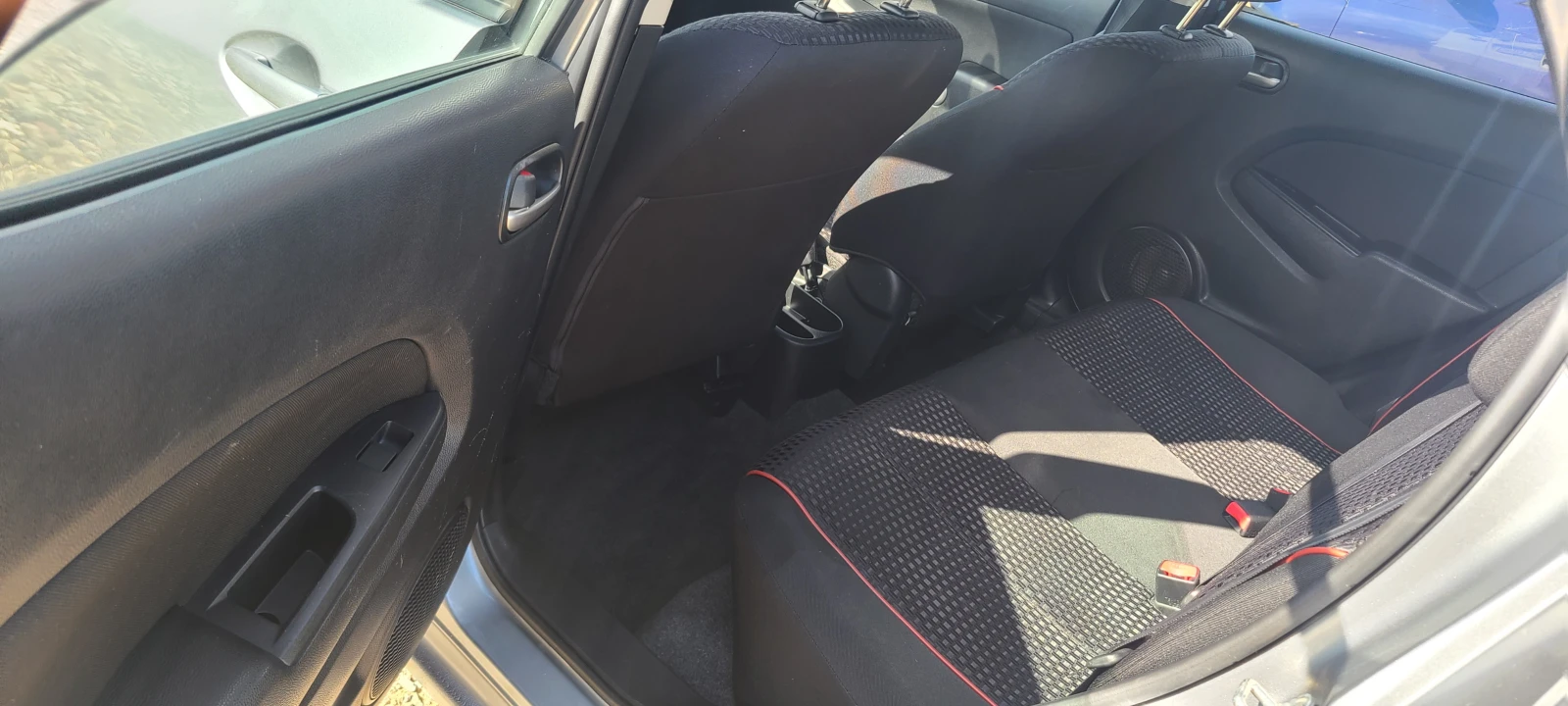 Mazda 2 1, 5i atomatic, снимка 12 - Автомобили и джипове - 52572280