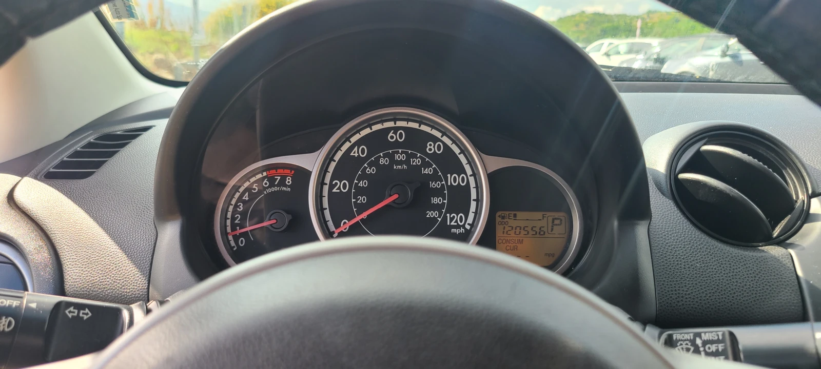 Mazda 2 1, 5i atomatic, снимка 11 - Автомобили и джипове - 52572280