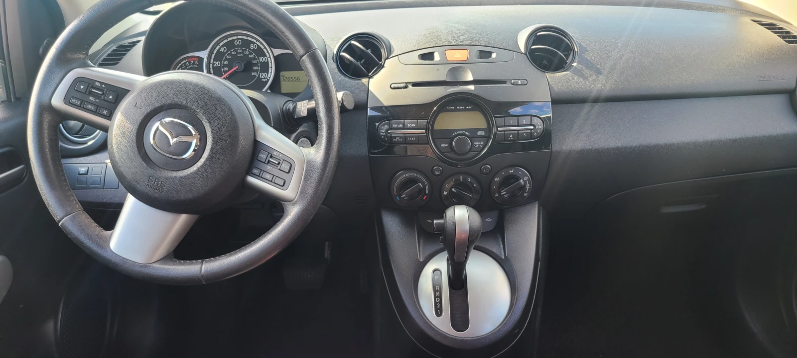 Mazda 2 1, 5i atomatic, снимка 8 - Автомобили и джипове - 52572280