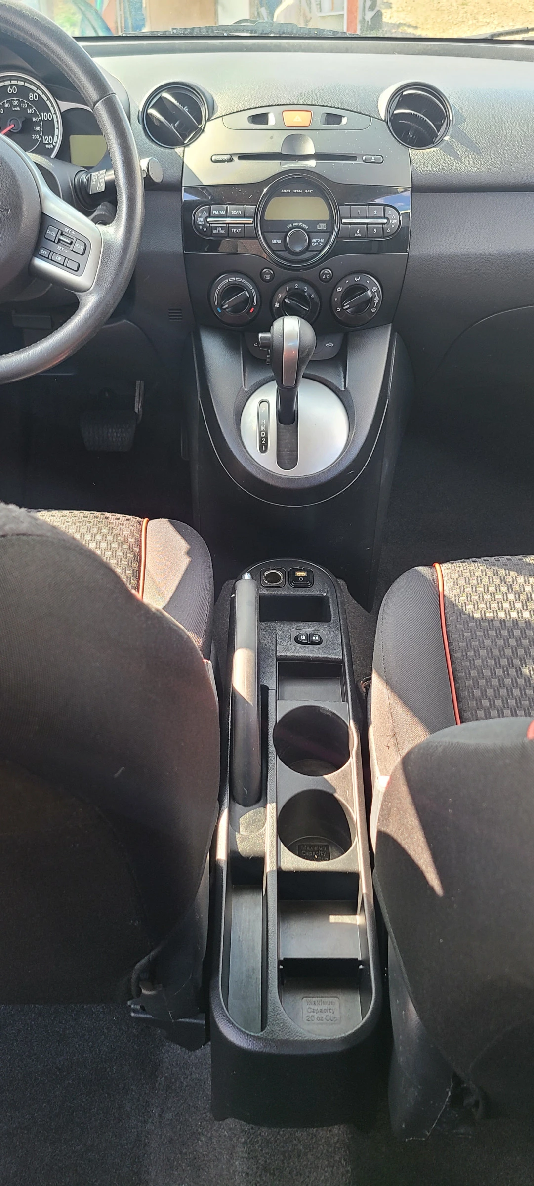 Mazda 2 1, 5i atomatic, снимка 9 - Автомобили и джипове - 52572280