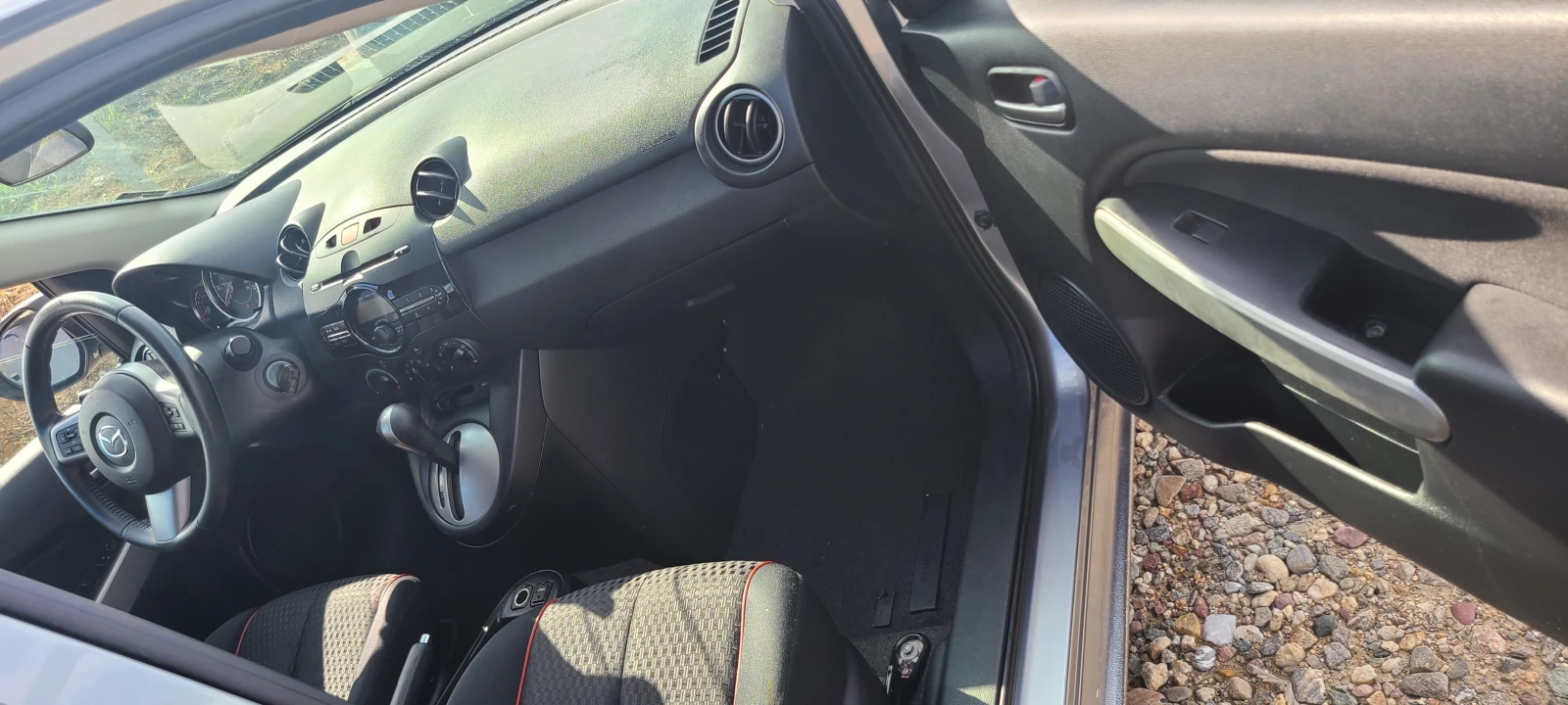 Mazda 2 1, 5i atomatic, снимка 13 - Автомобили и джипове - 52572280