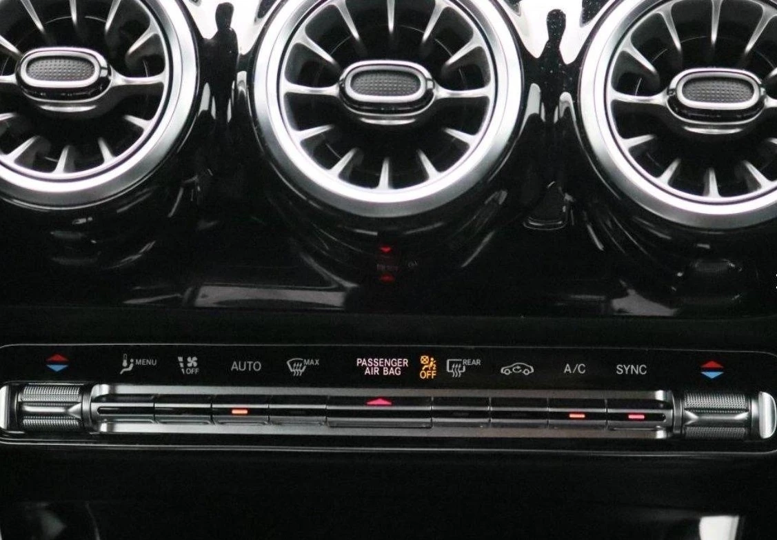 Mercedes-Benz CLA 200 AMG-Line - изображение 6