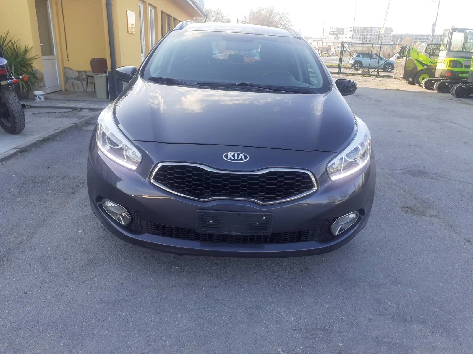 Kia Ceed 1, 4 FACE PREMIUM LED  LPG .DVD TV  KAMERA 6KC., снимка 2 - Автомобили и джипове - 54122592