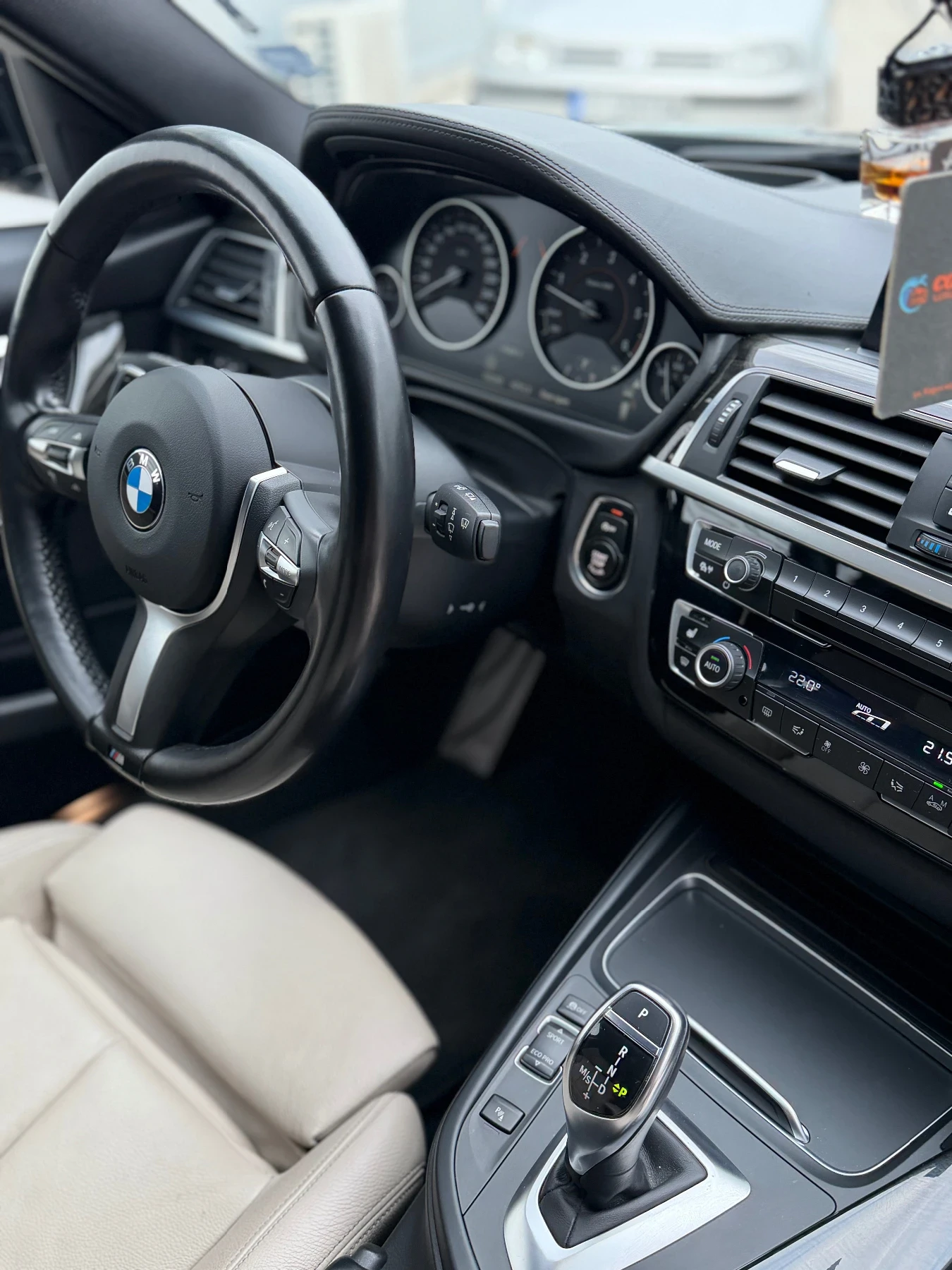 BMW 335 Xdrive Individiual, снимка 10 - Автомобили и джипове - 54632439