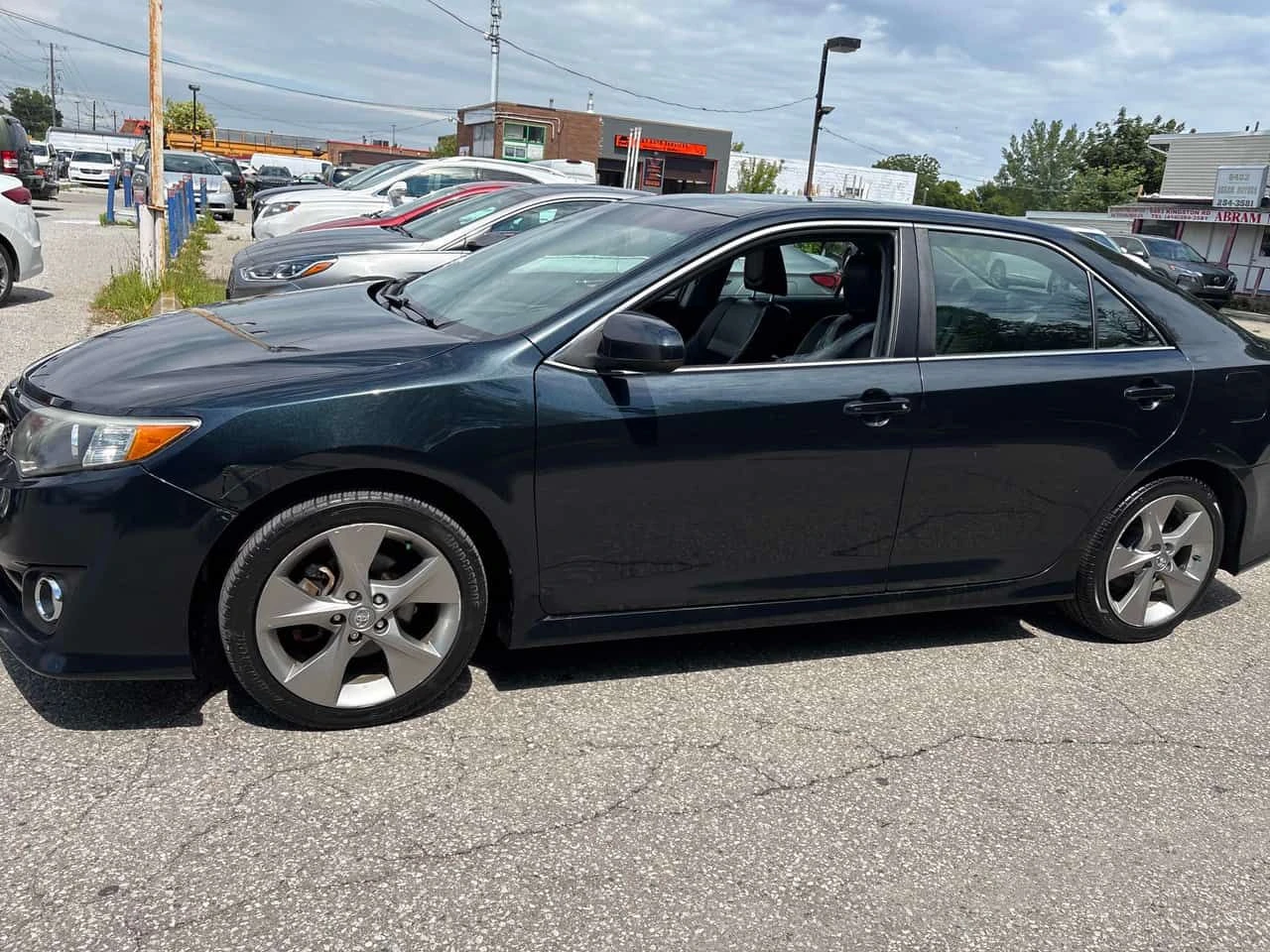 Toyota Camry * 4dr Sdn I4 Auto * АВТОКРЕДИТ БЕЗ ПЪРВОНАЧАЛНА* , снимка 2 - Автомобили и джипове - 55070126