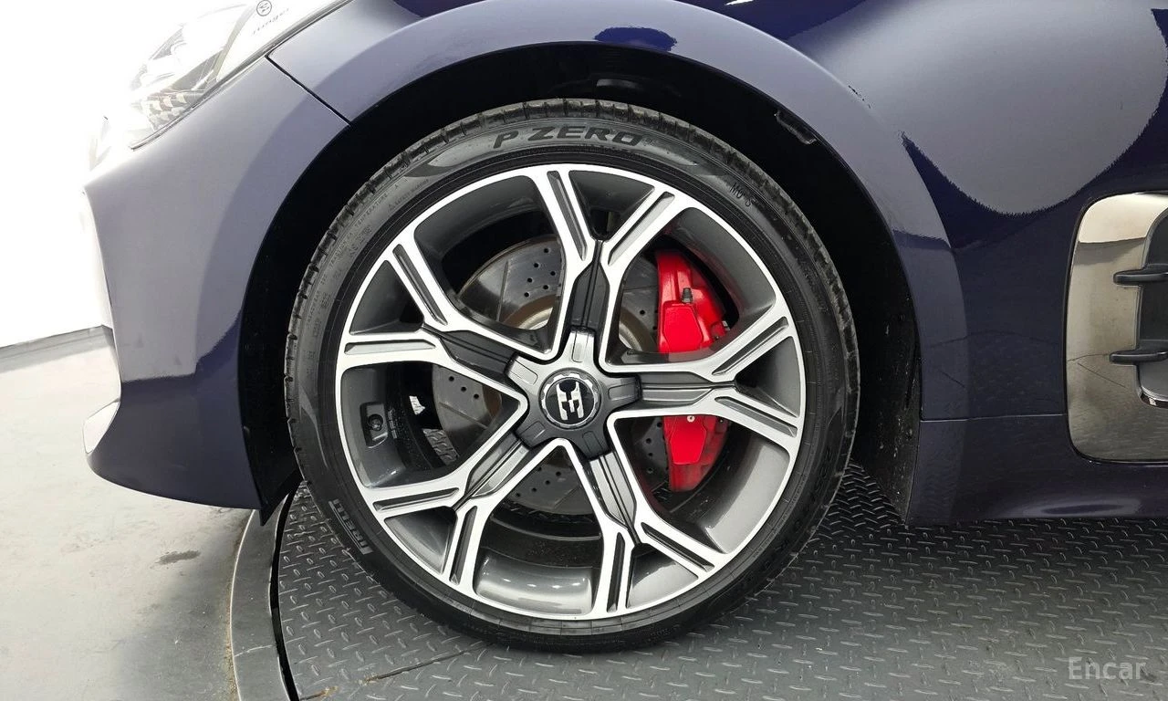 Kia Stinger 3.3* TURBO* GT* ПОДГРЕВ* ОБДУХВАНЕ* ХЕДЪП* LANE* A, снимка 5 - Автомобили и джипове - 55208393