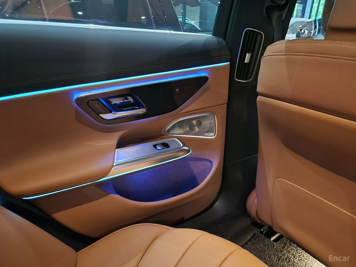 Mercedes-Benz E 450 4MATIC* HUD* 360* КОЖА* НАВИ* ПАНО* ОБДУХВ, снимка 15 - Автомобили и джипове - 55421606