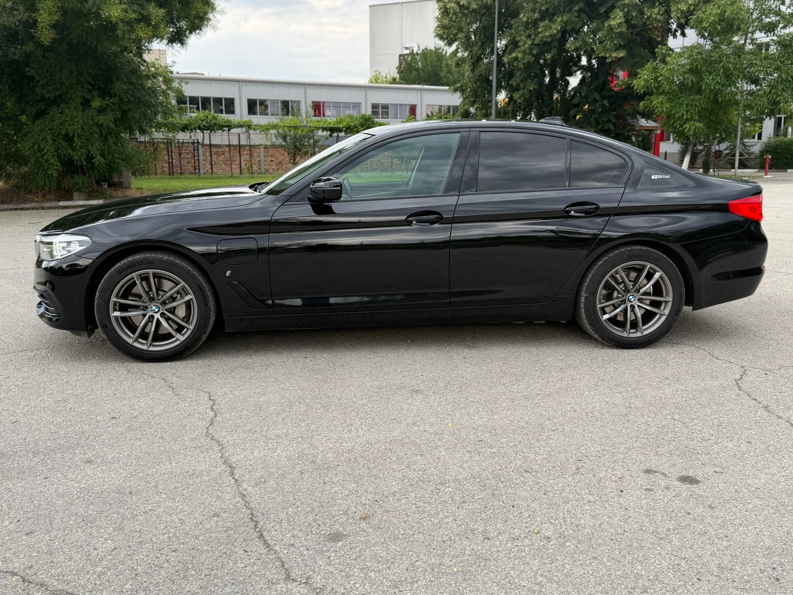 BMW 530E Серв.история хибрид топ, снимка 6 - Автомобили и джипове - 55510357