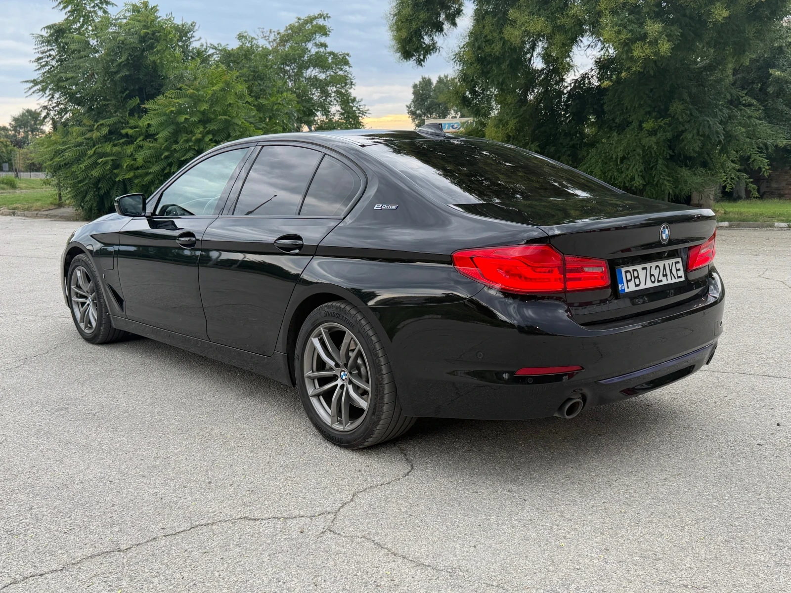 BMW 530E Серв.история хибрид топ, снимка 8 - Автомобили и джипове - 55510357