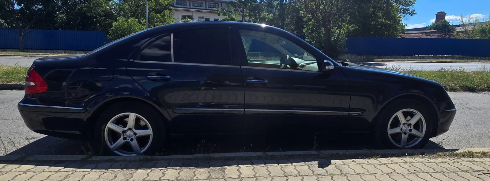 Mercedes-Benz E 220 2.2 CDI Elegance, снимка 4 - Автомобили и джипове - 55792594
