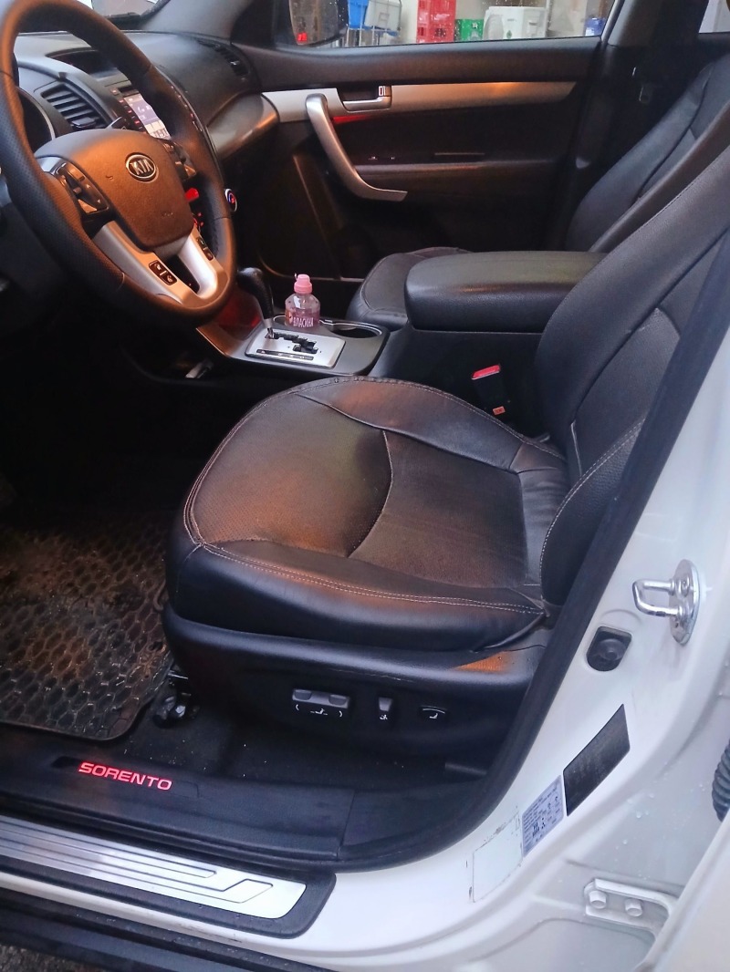 Kia Sorento 2.2 CRDI AWD AUTOMATIC, снимка 9 - Автомобили и джипове - 46455780