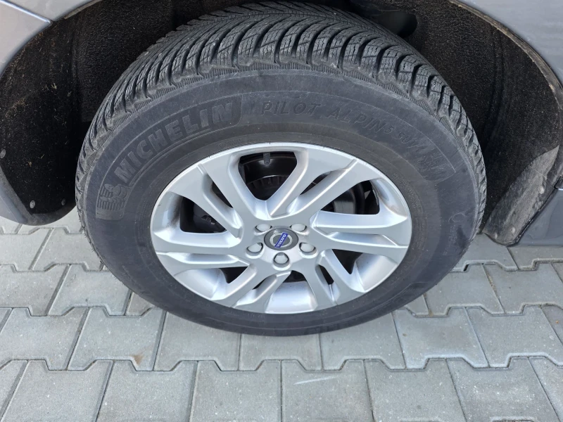 Volvo XC60 2.4D5 4x4, снимка 17 - Автомобили и джипове - 52256309