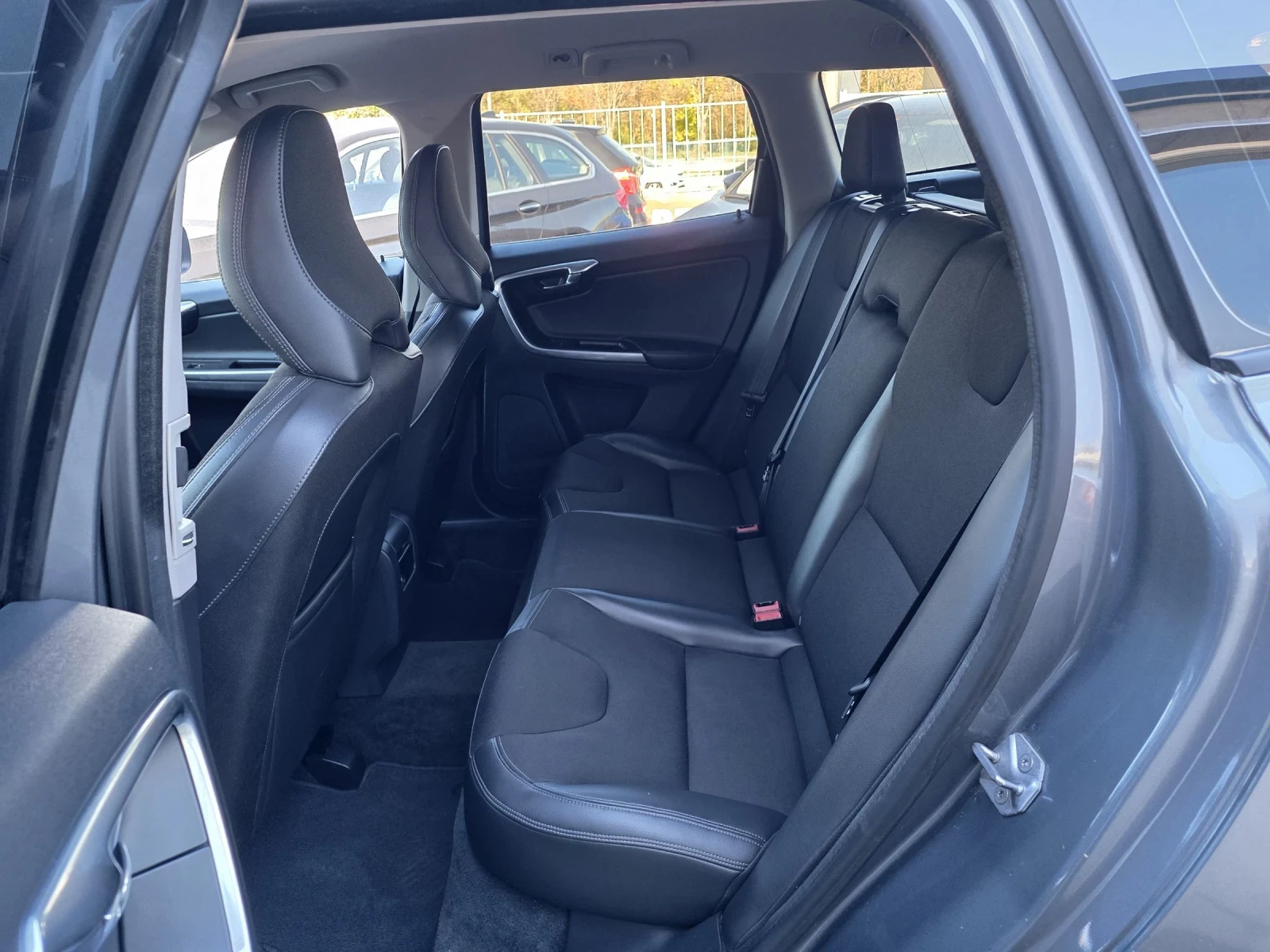 Volvo XC60 2.4D5 4x4 - изображение 10