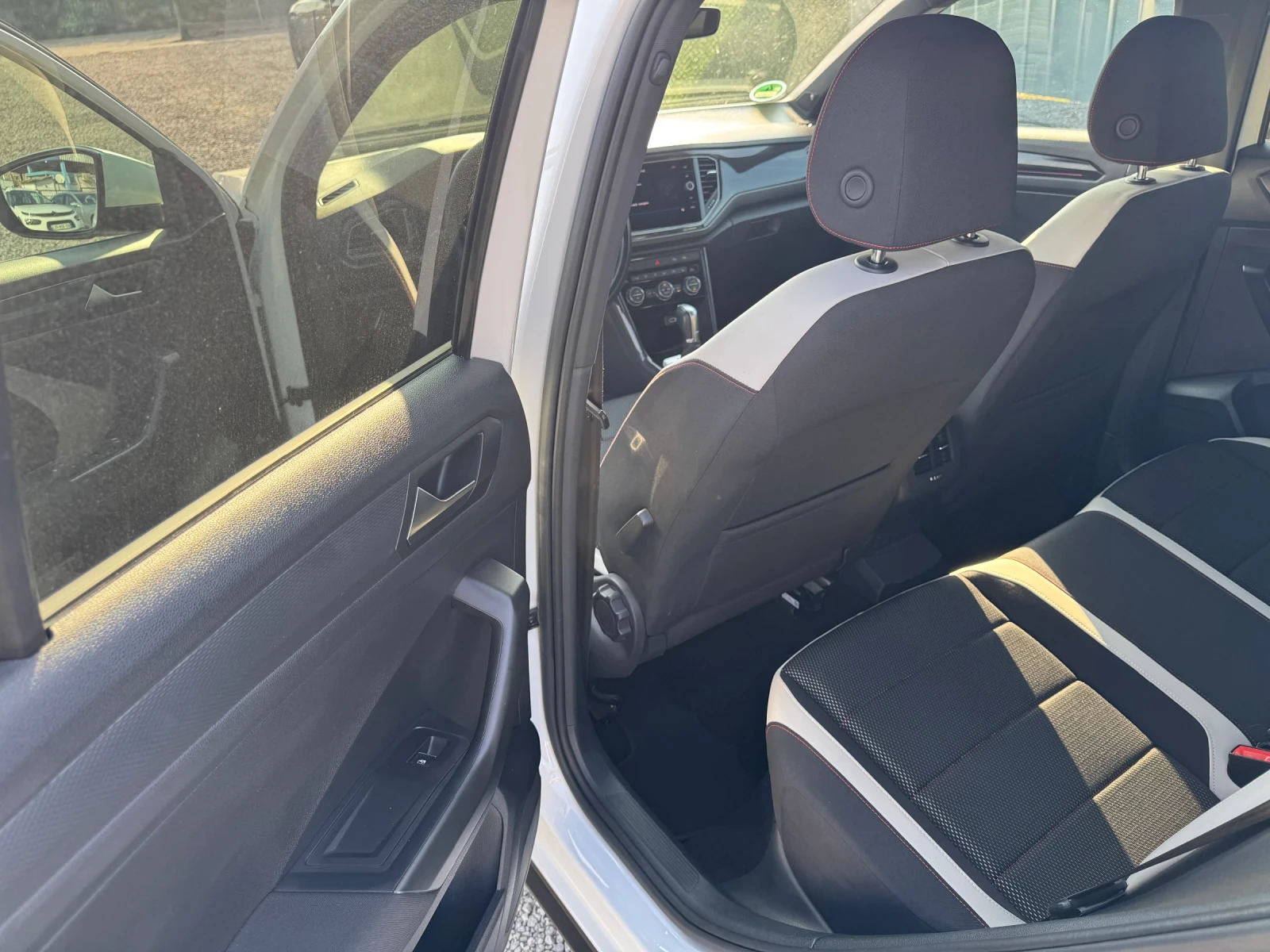 VW T-Roc 2.0i / 190ps / 4 mation / R line/ УНИКАТ, снимка 8 - Автомобили и джипове - 53880692