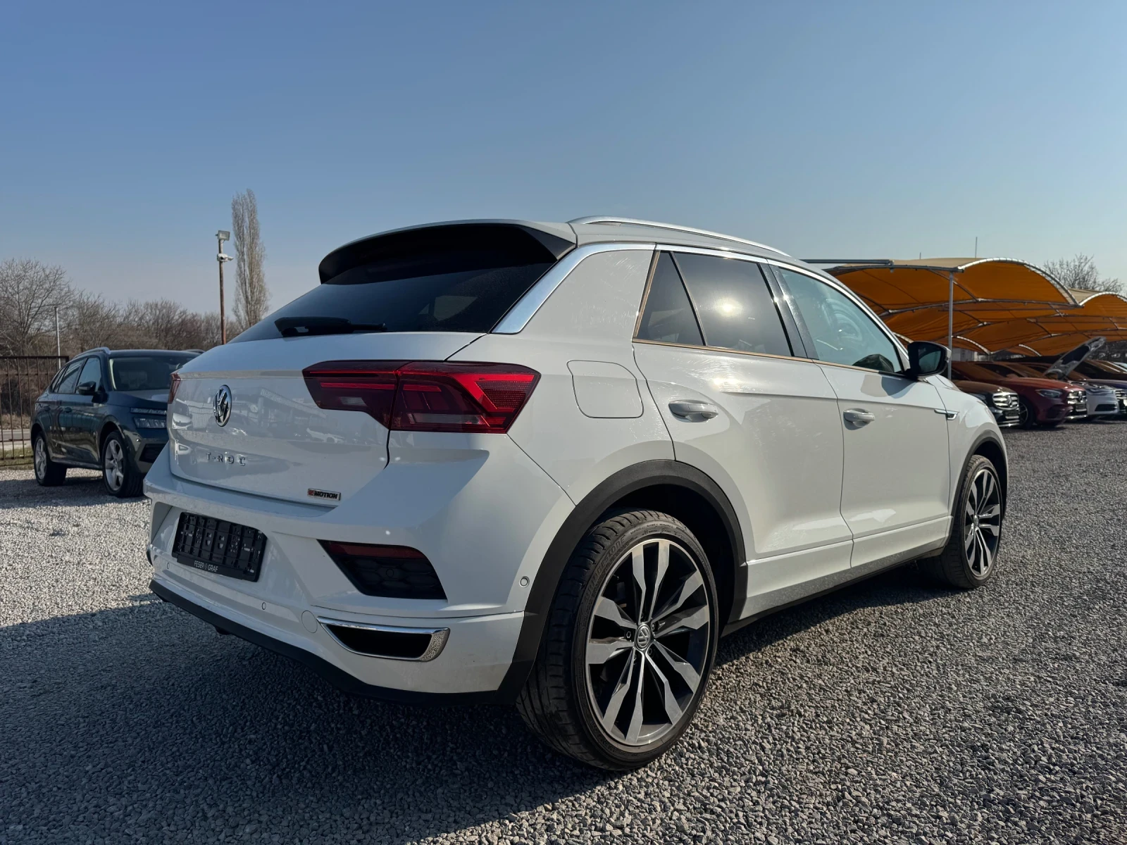 VW T-Roc 2.0i / 190ps / 4 mation / R line/ УНИКАТ, снимка 4 - Автомобили и джипове - 53880692