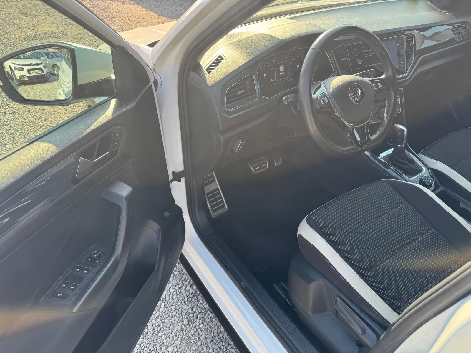 VW T-Roc 2.0i / 190ps / 4 mation / R line/ УНИКАТ, снимка 6 - Автомобили и джипове - 53880692