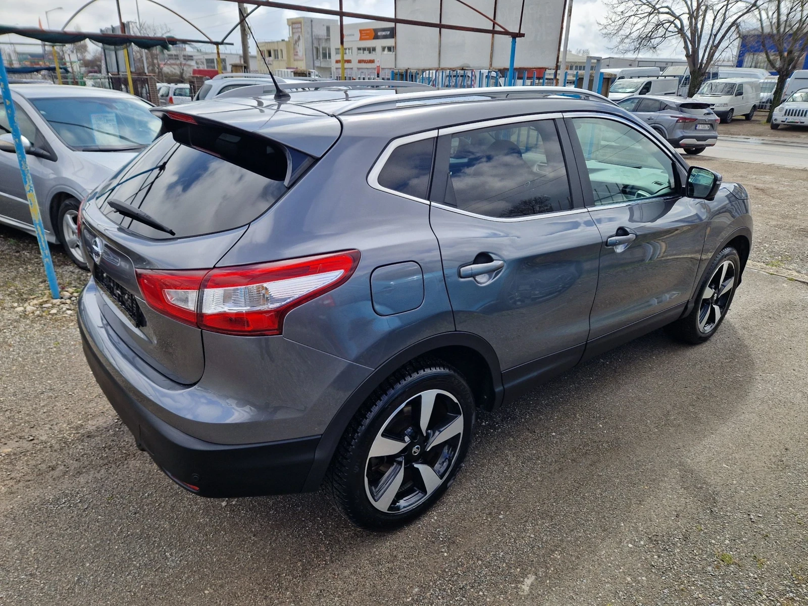Nissan Qashqai 1.5dCI Tekna, снимка 3 - Автомобили и джипове - 54004895