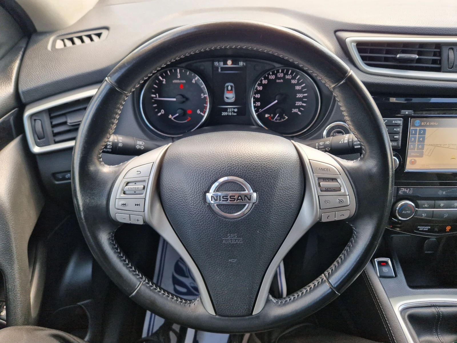 Nissan Qashqai 1.5dCI Tekna, снимка 14 - Автомобили и джипове - 54004895