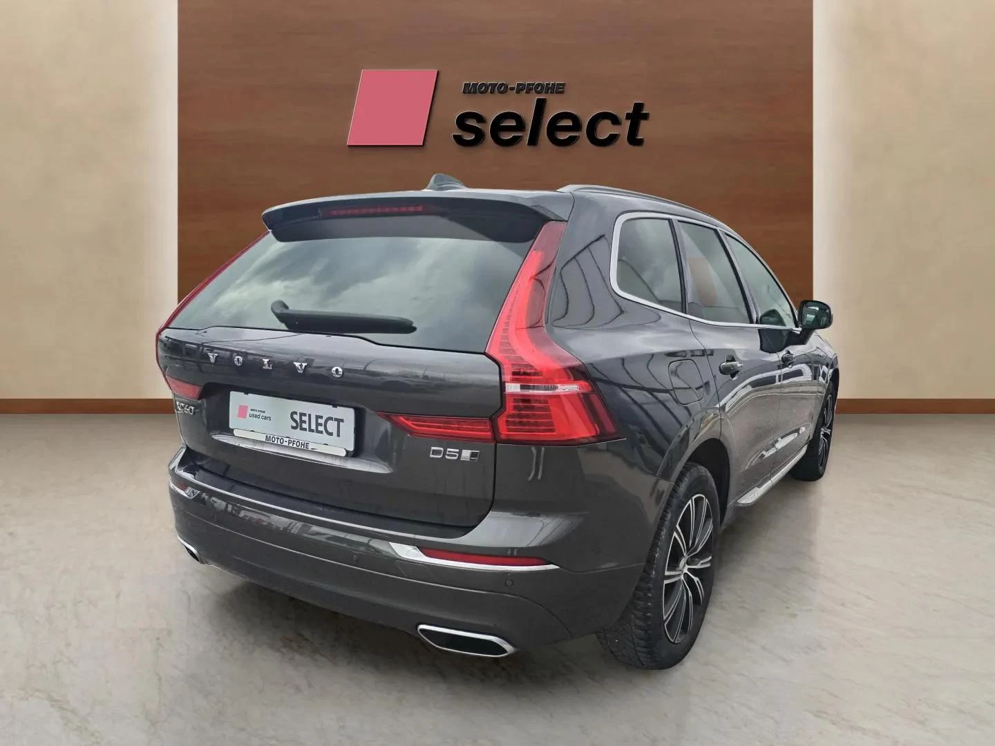 Volvo XC60 2.0 D5, снимка 5 - Автомобили и джипове - 54285547