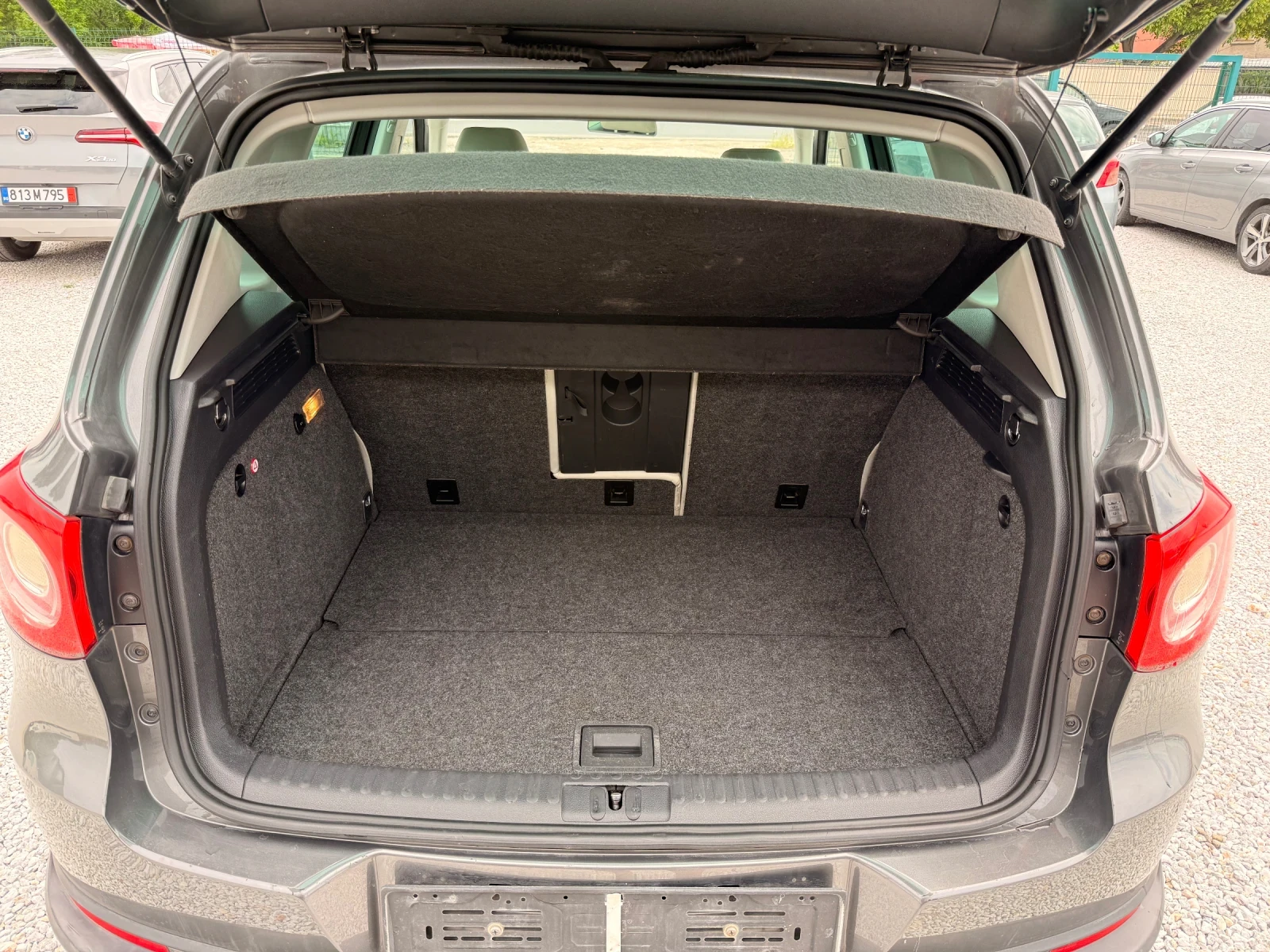 VW Tiguan 2.0 TDI DSG7 4x4 2011г, снимка 13 - Автомобили и джипове - 54482367
