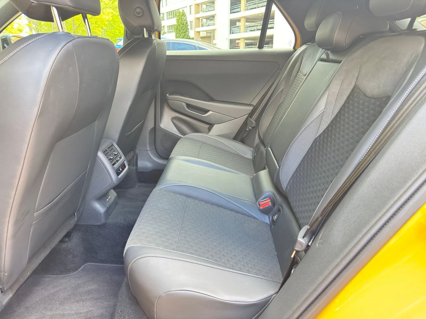 VW T-Roc, снимка 13 - Автомобили и джипове - 56269485