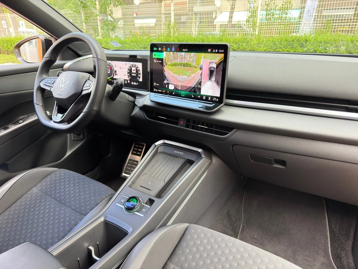 VW T-Roc, снимка 10 - Автомобили и джипове - 56269485