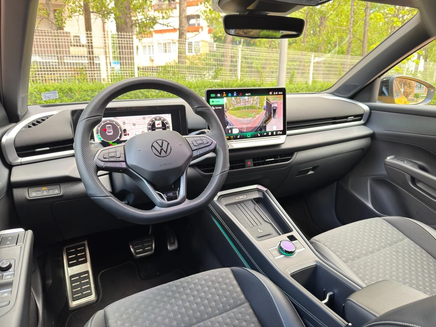 VW T-Roc, снимка 6 - Автомобили и джипове - 56269485