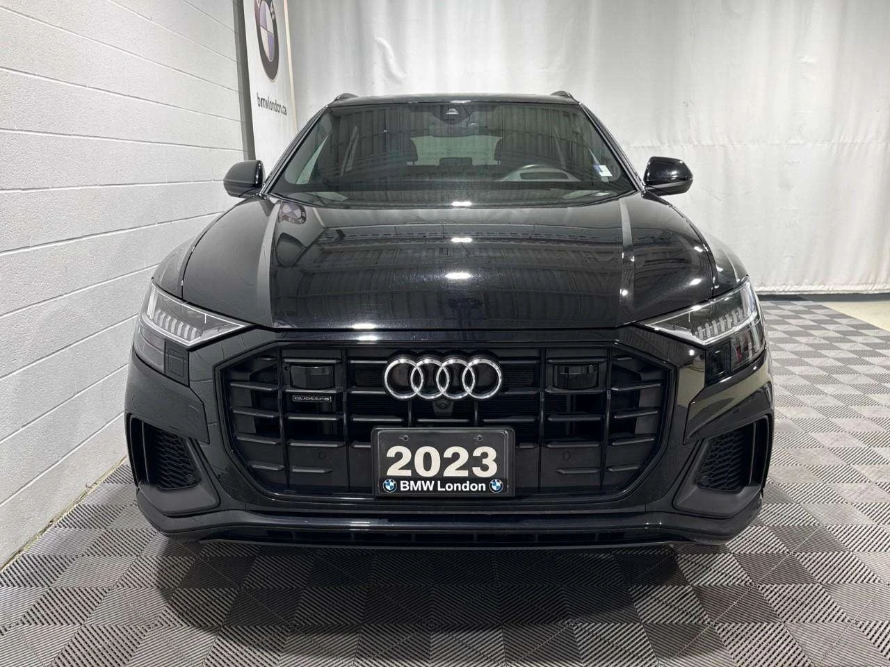 Audi Q8 TECHNIK | ЕДИН СОБСВЕНИК | НОВИ ГУМИ | ЦЕНА ДО БГ , снимка 2 - Автомобили и джипове - 55892218