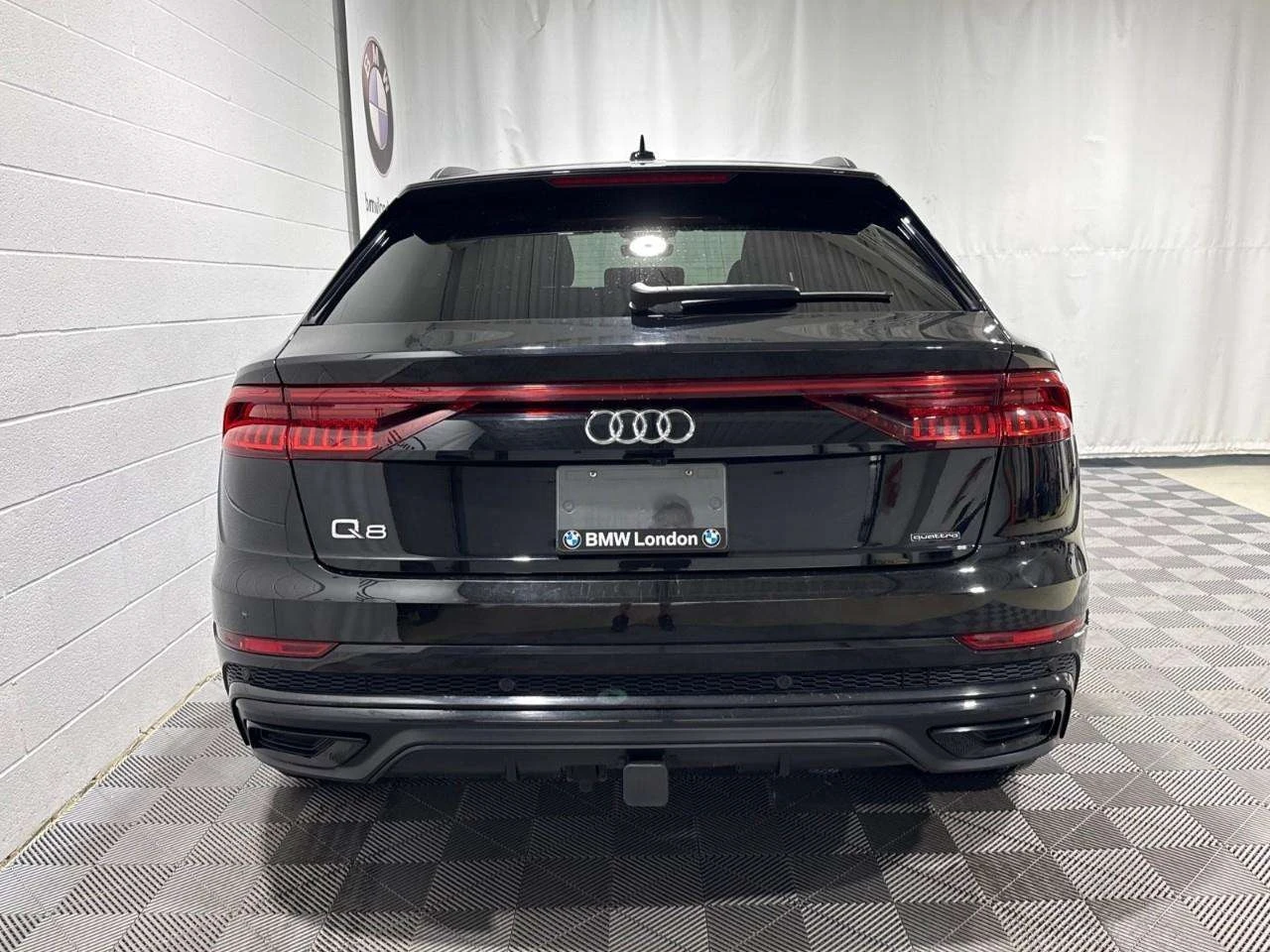 Audi Q8 TECHNIK | ЕДИН СОБСВЕНИК | НОВИ ГУМИ | ЦЕНА ДО БГ , снимка 15 - Автомобили и джипове - 55892218