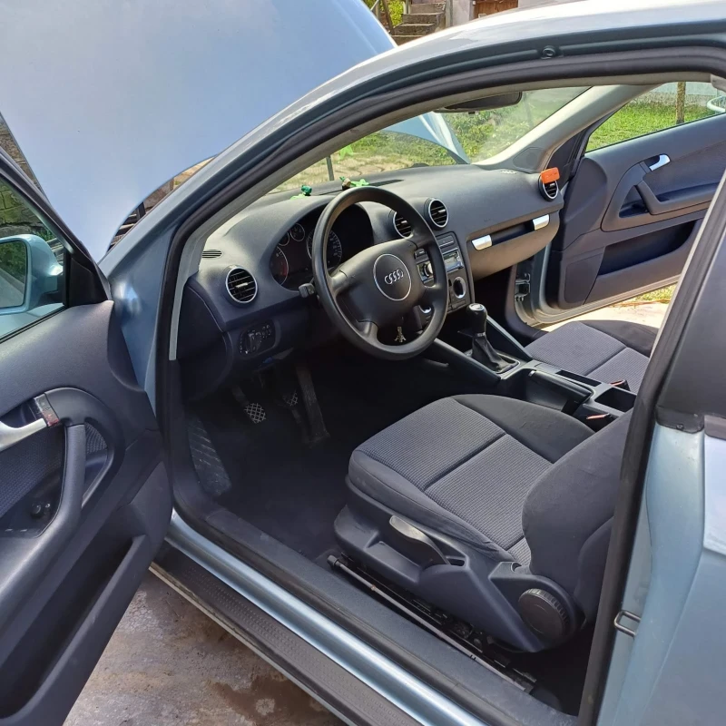 Audi A3 1.6i, снимка 7 - Автомобили и джипове - 52383486