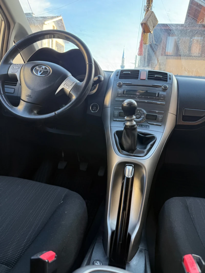 Toyota Auris, снимка 3 - Автомобили и джипове - 52848546
