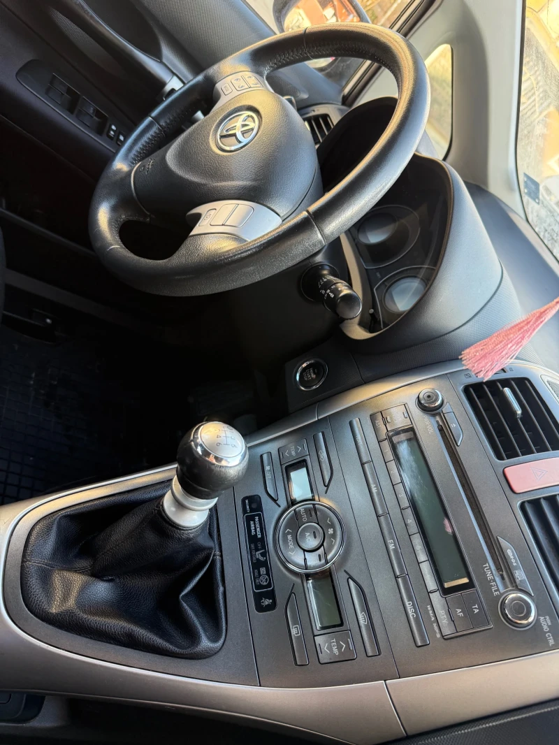 Toyota Auris, снимка 4 - Автомобили и джипове - 52848546