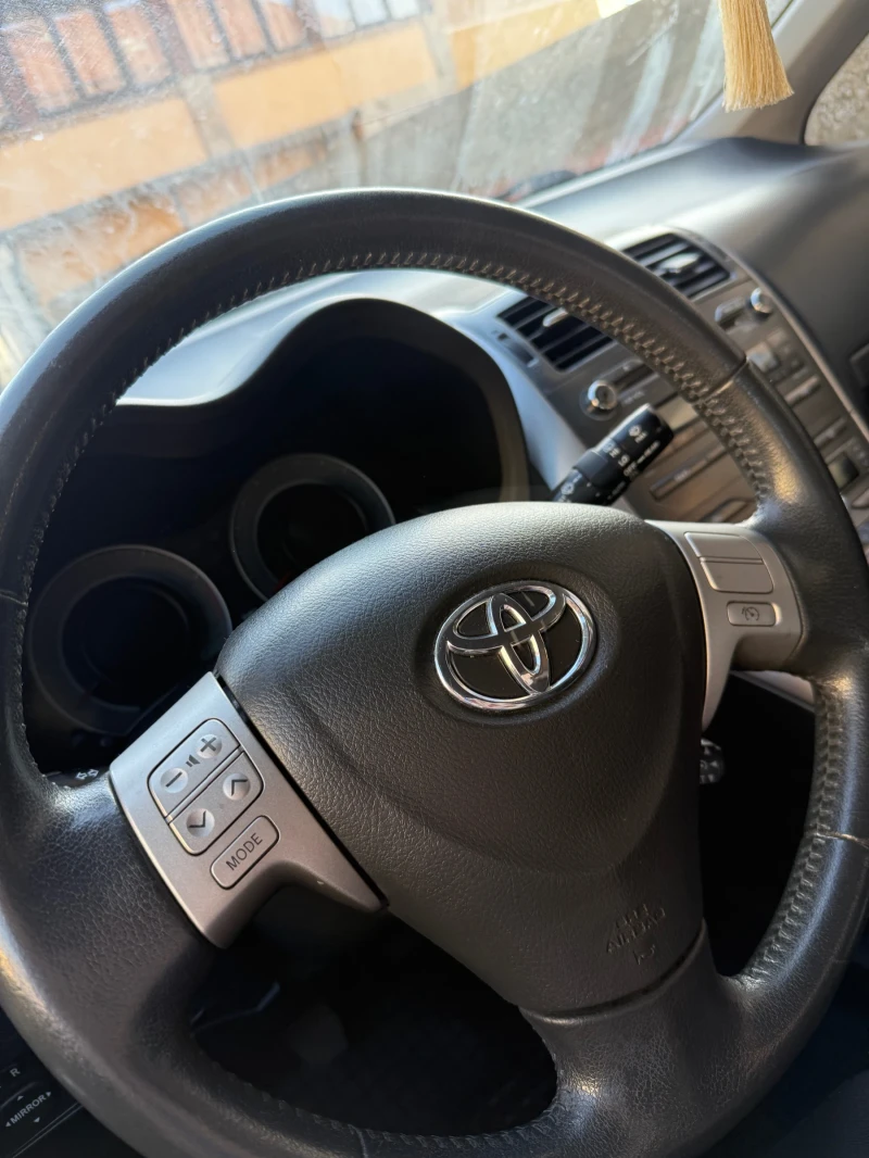 Toyota Auris, снимка 7 - Автомобили и джипове - 52848546